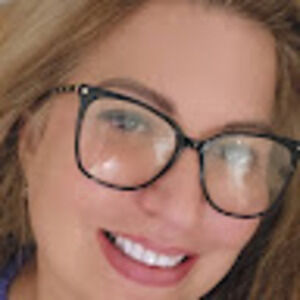 Meet your Posher, Yanet